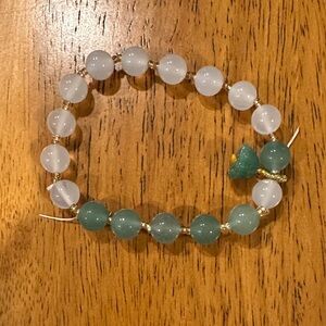 Green and White Jadeite Handmade Beaded Bracelet, Stetchy. Seed bead spacers
